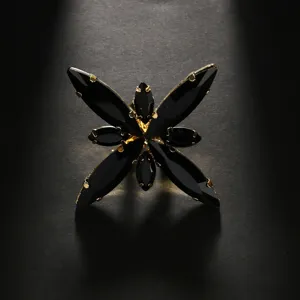 Exquisiter geometrischer Ring mit schwarzen Strasssteinen, idealer Stern-Look für Partys.