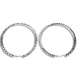 Exzentrische große Strass-Creolen mit geometrischem Design, funkelnder Modeschmuck für Damen.
