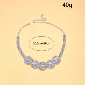 Elegante Strass-Halskette für Damen, glamouröser Statement Halsschmuck für Abendparty.
