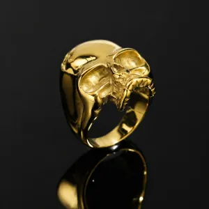 Bague crâne dorée pour homme, bijoux punk gothique en acier inoxydable vue détaillée de qualité.