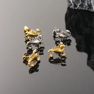 Pendientes de Botón de Escorpión de Acero de Titanio para Hombre Estilo Punk Diseño de Animal Color Dorado y Acero