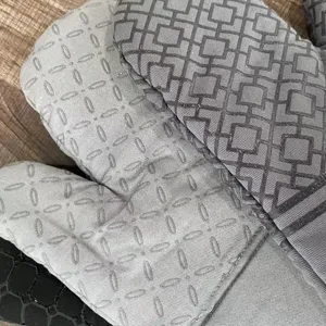 Silicone oven mitt detail shot showing heat-resistant non-slip texture and thick cotton fabric for safe baking.