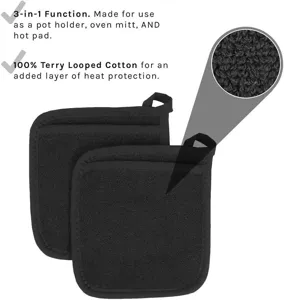 Vue rapprochée détaillée d'un gant de cuisine noir en coton avec tissu bouclé souple.