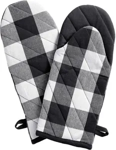Black and white buffalo check oven mitts, thickened heat resistant cotton kitchen baking gloves.