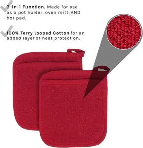 Vue détaillée d'un manique rouge montrant la texture en tissu bouclé coton et isolation.