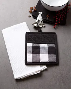 Kitchen heat insulation pad and waffle towel set, black and white plaid baking pocket design.