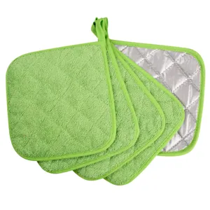 Grüne gesteppte Topfuntersetzer, dicke Baumwolle und Silberlappen hitzebeständige Pads.