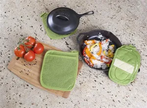Manique unie résistante à la chaleur en tissu bouclé pour cuisine et four de cuisson.
