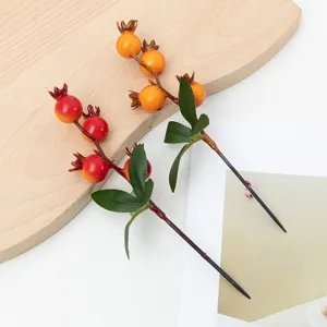 Stelo di frutto di melograno artificiale piccolo per decorazioni domestiche e composizioni.