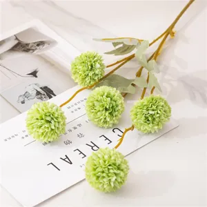 Nahaufnahme Detail von künstlichen grünen Chrysanthemen Blumen für schöne Heimdekoration.