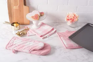 Pink gingham oven mitts and pot holders set, thick heat resistant cotton for kitchen baking.