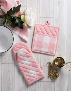 Pink plaid oven mitt and pot holder set, thick cotton heat resistant kitchen baking mats.