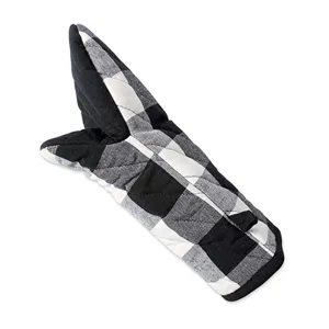 Black and white buffalo plaid kitchen oven mitt insulated heat resistant cotton glove.