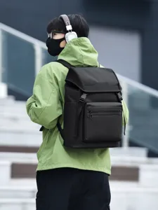 Sac à dos noir élégant de grande capacité pour hommes et femmes, idéal pour les voyages.