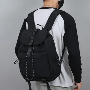 Zaino uomo casual nero con coulisse grande capacita leggero sportivo pratico resistente.