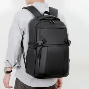 Minimalistischer schwarzer Laptop Rucksack für Herren, großes Geschäft und Reise Tasche.
