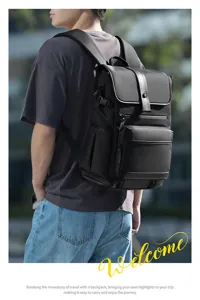 Detailansicht eines stilvollen minimalistischen Herrenrucksacks mit praktischen Fächern.