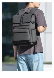 Minimalistischer grauer Business Rucksack für Herren mit Lederdetails für Reise und Alltag.