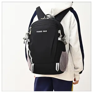 Sac a dos de voyage noir pour homme et femme, grand format multifonctionnel et sport.