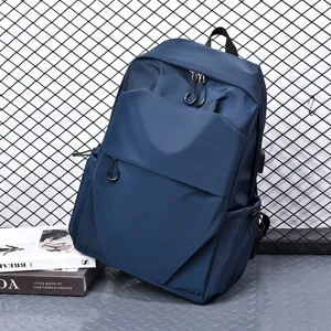 Sac a dos etanche pour homme au grand style, ideal pour les voyages et les deplacements pro.