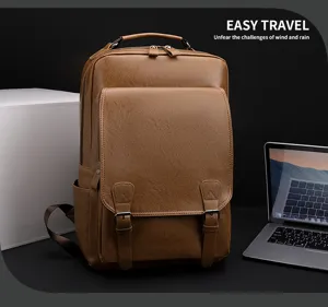 Vista dettagliata dello zaino porta PC in pelle PU marrone retro, con design a patta.