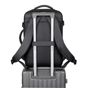 Waterdichte heren reizen laptop rugzak met grote capaciteit en kofferriem voor zaken.