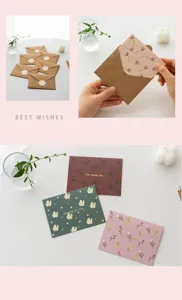 Biglietti d'auguri floreali vintage con buste in kraft e adesivi per feste e regali.