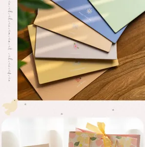 Minimalistiko set pastel karton me omorfa anthika schedia kai zesta glyka minymata.