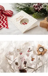 Vue détaillée d'un ensemble de cartes de vœux de Noël aux motifs festifs et ajourés.