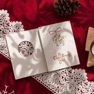 Joli lot de cartes de vœux de Noël ajourées avec motif de gui festif et chaleureux.