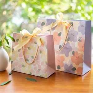 Sacs Cadeaux en Papier Haut de Gamme Avec Noeud Marquage à Chaud Design Floral Pour Fête Célébration Mariage