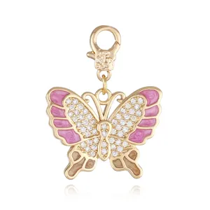Colgante charm de mariposa bañado en oro con esmalte rosa y circonitas para hacer joyas DIY.