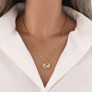 Collar de cadena de clip dorada con colgante de corazón de acrílico arco iris de moda.