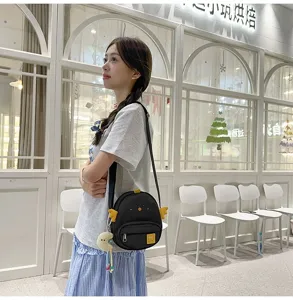 Cute cartoon chicken crossbody bag for women, Japanese style student shoulder phone bag.