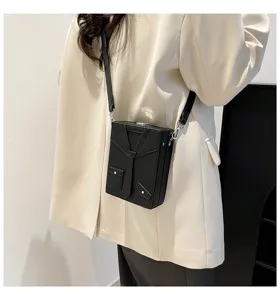 Borsa a tracolla creativa con cravatta da donna, unica borsetta quadrata nera in pelle PU.
