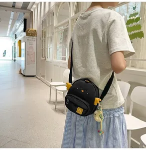 Cute black cartoon chicken crossbody bag for girls, soft Japanese style student shoulder bag.
