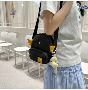 Cute cartoon chick style crossbody bag for women, sweet daily student shoulder bag with plush.