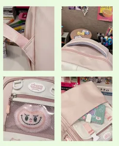 Süßer rosa College-Stil Studenten Rucksack Detail, große Kapazität Ita-Bag mit durchsichtiger Tasche.
