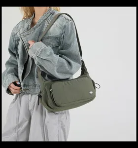 Nuova borsa a tracolla da donna in nylon impermeabile leggera borsa casual alla moda.
