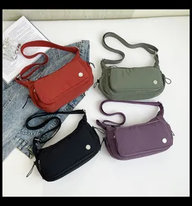 Borsa a tracolla impermeabile in nylon alla moda da donna, design casual multicolore.