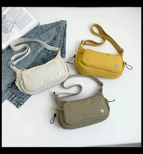 Borsa a tracolla casual in nylon per donna, borsa leggera con tasche multiple e pratica.