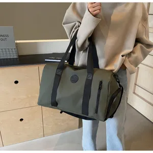 Grand sac de voyage étanche vert, sac de sport fitness multifonction avec poignées.