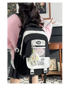 Schwarzer weißer Rucksack für Schüler mit großer Kapazität und niedlichem Anhänger.