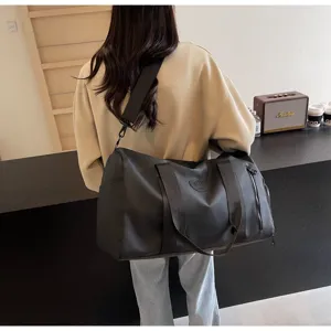 Grand sac de voyage imperméable sport fitness sac polochon femme pour court séjour et sport.