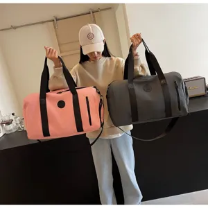 Grand sac de voyage de sport de fitness avec séparation humide et sèche pour femmes.