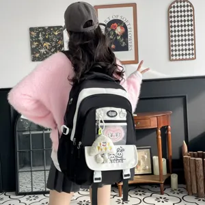 Große schwarz-weiße Schüler-Rucksack mit viel Stauraum, süße und lässige Schultasche.