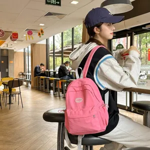 Lockerer rosa Mini-Rucksack für Damen, stilvolle kleine Schultasche für Pendeln und Freizeit.