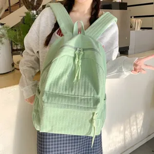 Sac à dos décontracté vert clair pour femmes et étudiantes, idéal pour l'école et les voyages.