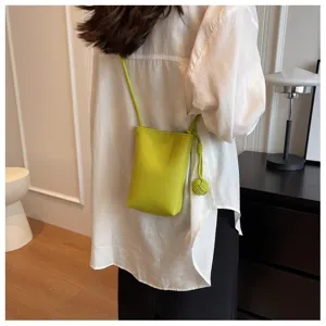 Sac bandoulière mini PU vert vue détail, petit sac téléphone tendance pour femme été.