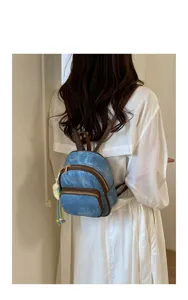 Mini σακίδιο PU με υφή denim, χαριτωμένο στυλ με καφέ τελείωμα και μικρό κρεμαστό.
